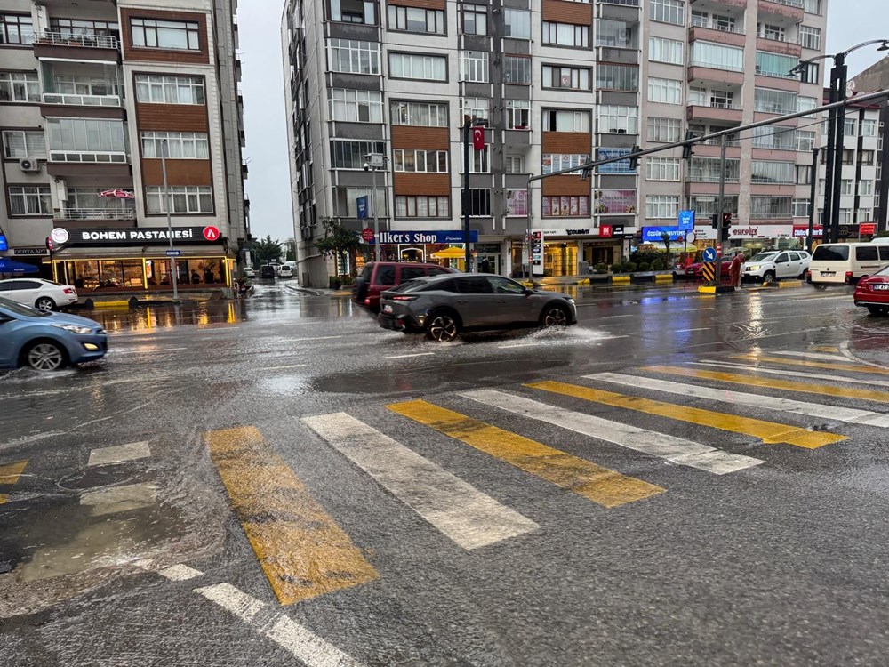Meteorolojiden 17 il için kuvvetli gök gürültülü sağanak uyarısı: Rüzgar çok sert esecek - 1