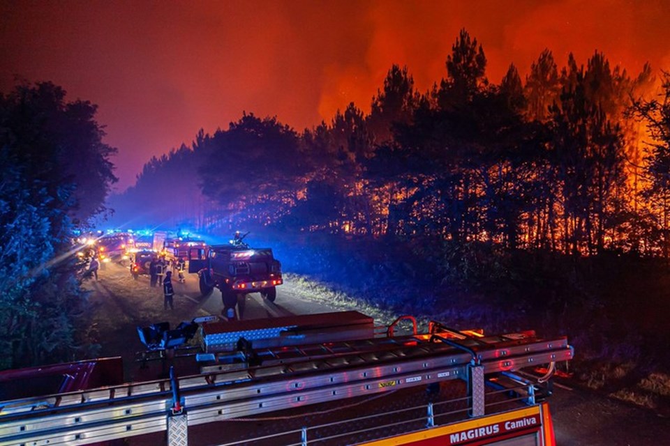 Fransa’nın Korsika Adası'ndaki yangında 450 hektarlık yeşil alan zarar gördü - 1