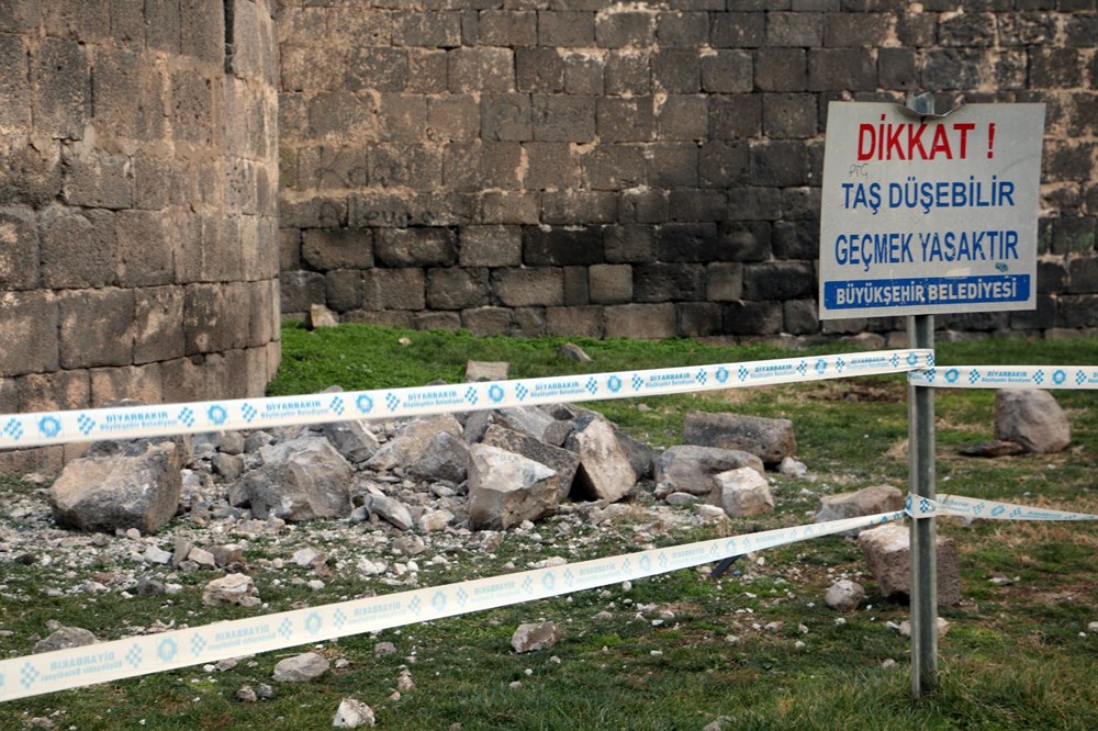 Deprem felaketi, UNESCO Dünya Kültür Mirası Listesi'ndeki Diyarbakır Surları'nı da vurdu - 6
