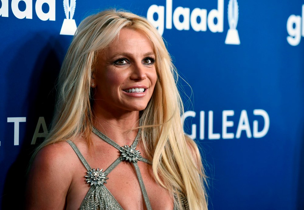 Britney Spears: Arafta kalmış bir hayalet hakkında kitap
yazıyorum - 3