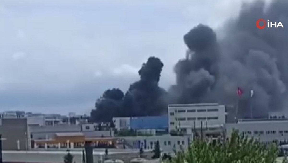 Çayırova’da market deposunda yangın Çayırova’da market deposunda yangın