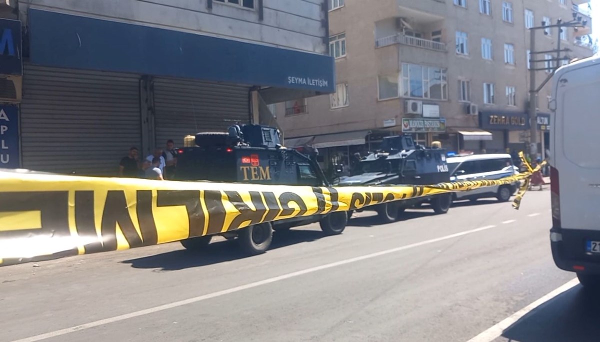Diyarbakır'da polislere silahlı saldırı