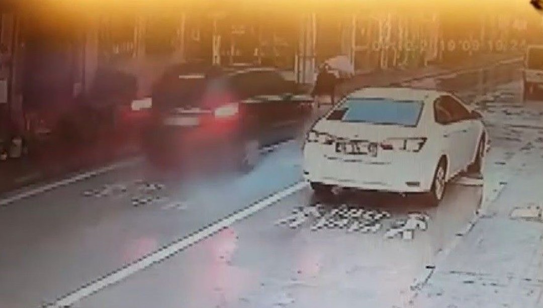Yaya geçidinde çarptığı kadını metrelerce öteye fırlattı NTV