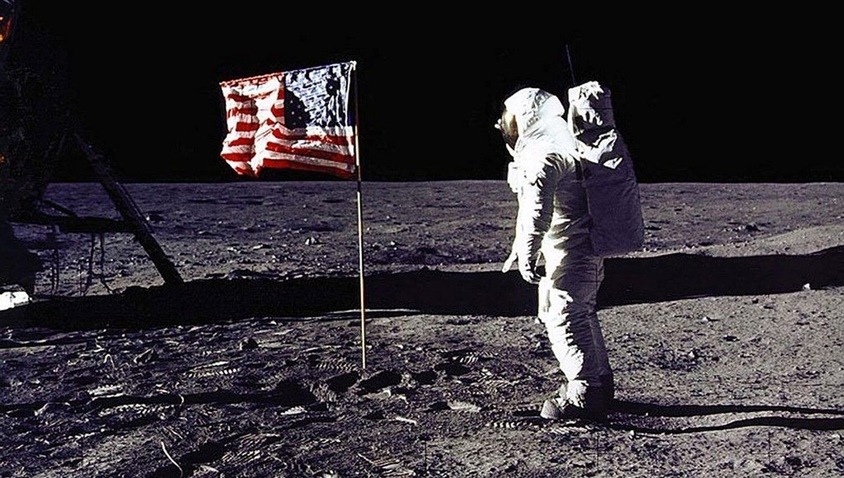 Roscosmos'un eski başkanı: Apollo 11'in Ay'a indiğinden şüphe duyuyorum