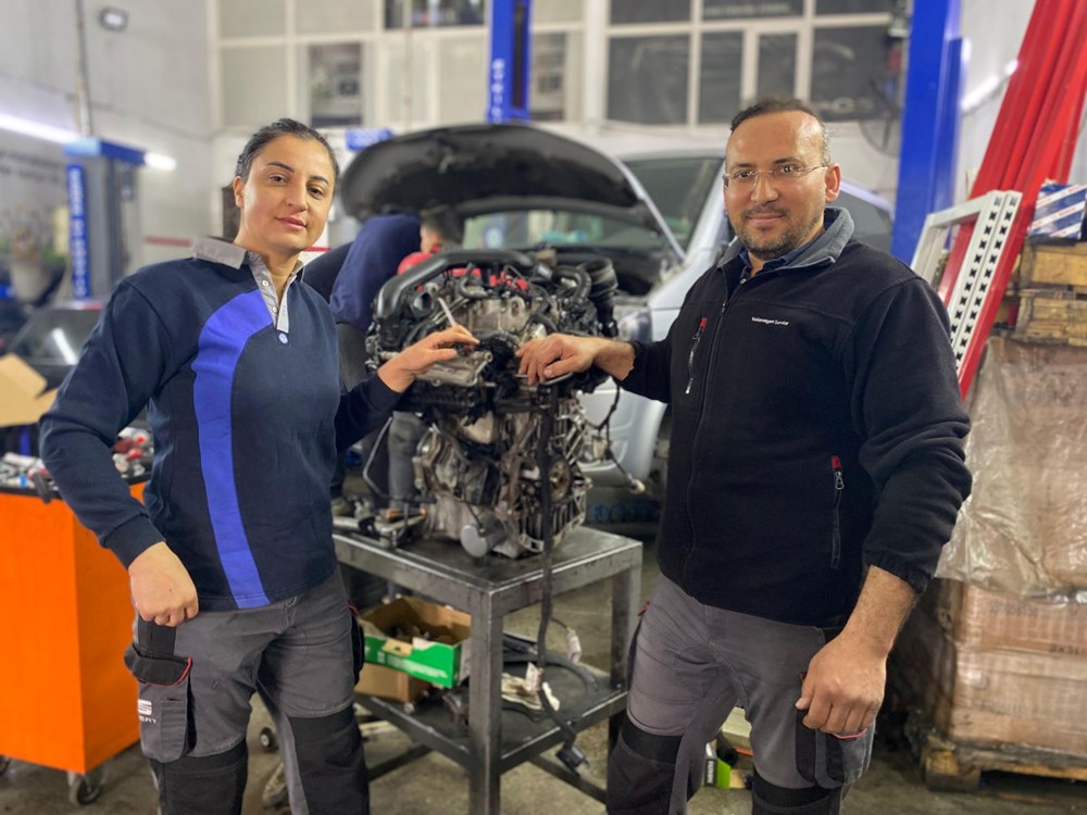 Denizleri Bırakıp Yağlı Ellere: Döndü Kaptan'dan Oto Tamirci Anneye Dönüşüm Hikayesi 80 jMFg758wNUiym1nGz4lgGA