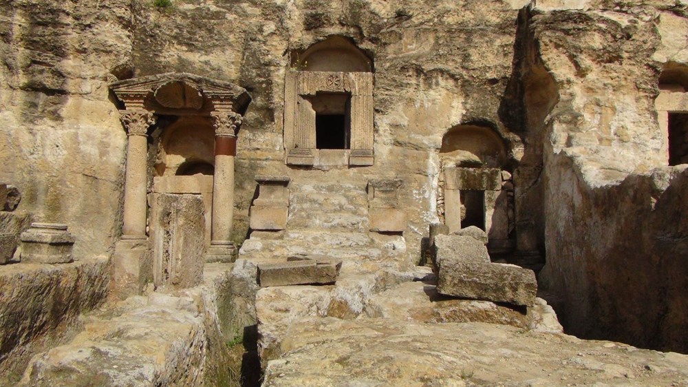 Şanlıurfa’da 2 bin yıllık tarihi kaya mezarları ziyarete açıldı - 10