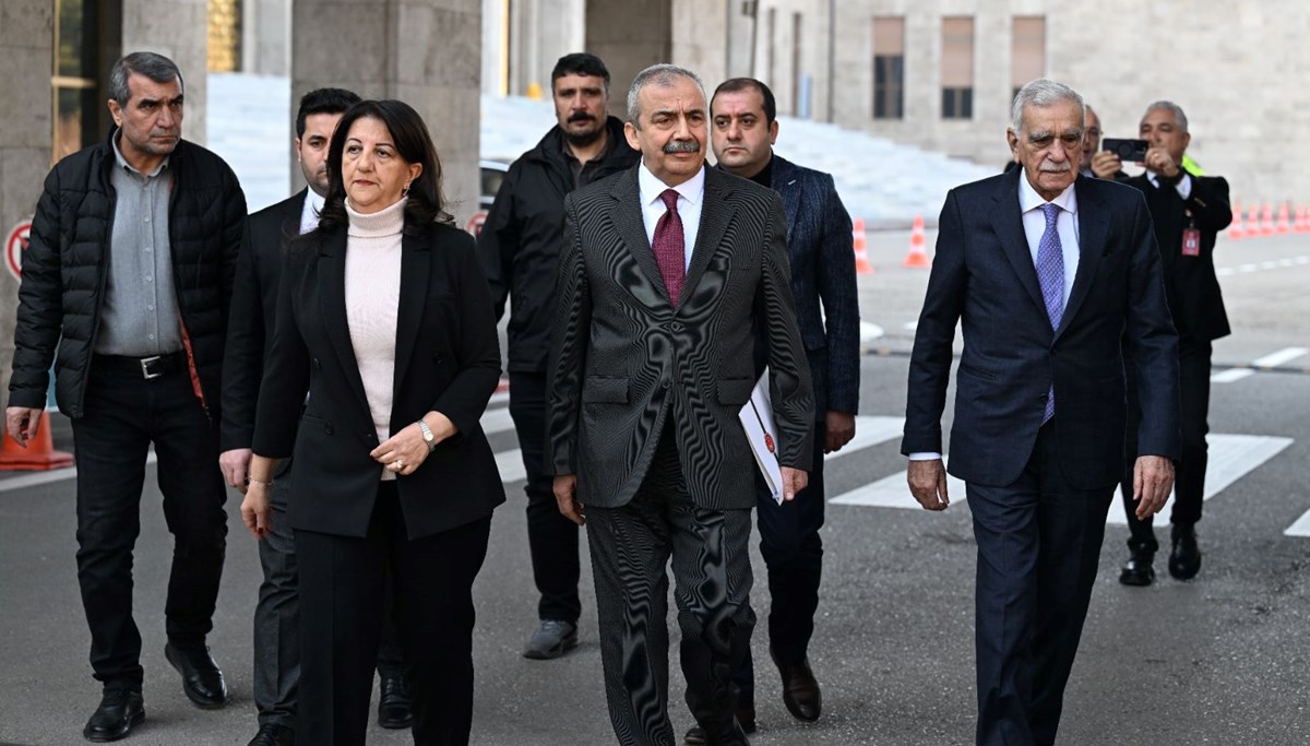 DEM'in İmralı sonrası görüşme turu: AK Parti ve DEM heyeti bugün görüşecek DEM'in İmralı sonrası görüşme turu: AK Parti ve DEM heyeti bugün görüşecek