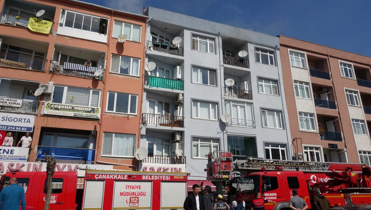 Çanakkale'de 4 katlı binada yangın paniği