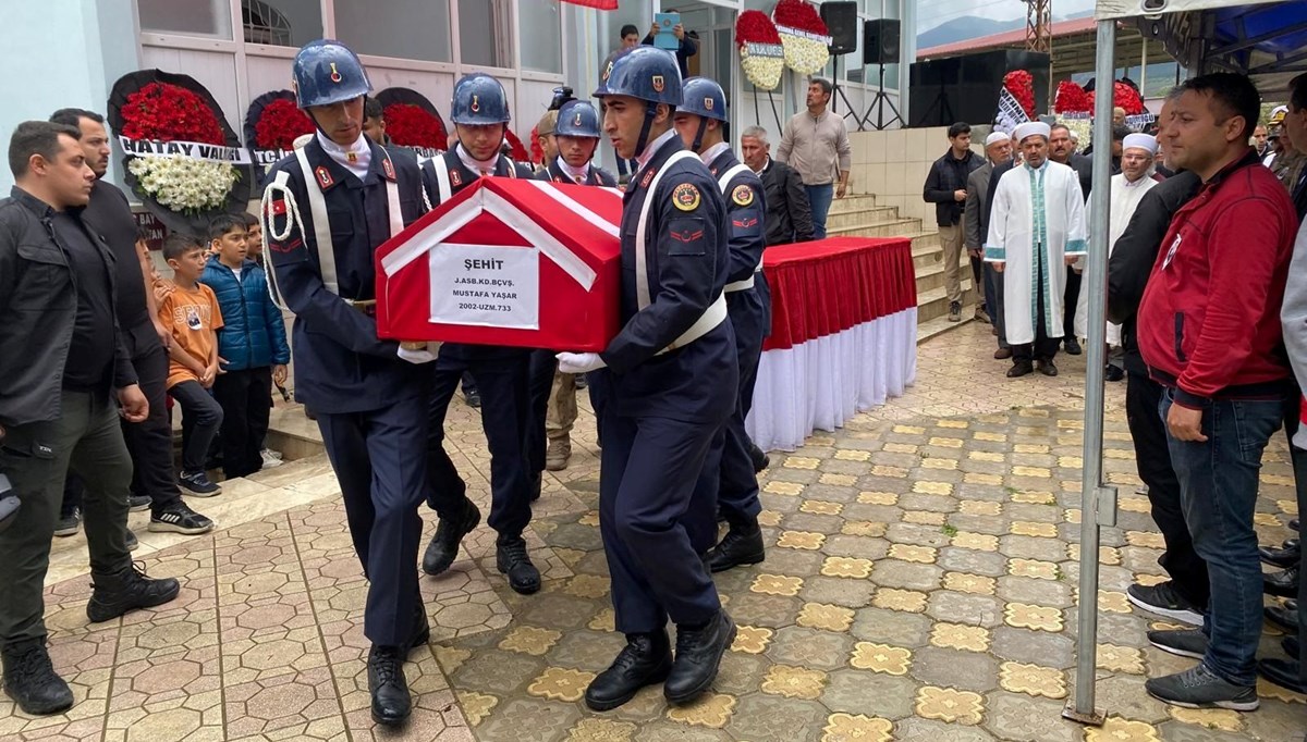 Şehit astsubay başçavuş son yolculuğuna uğurlandı Şehit astsubay başçavuş son yolculuğuna uğurlandı