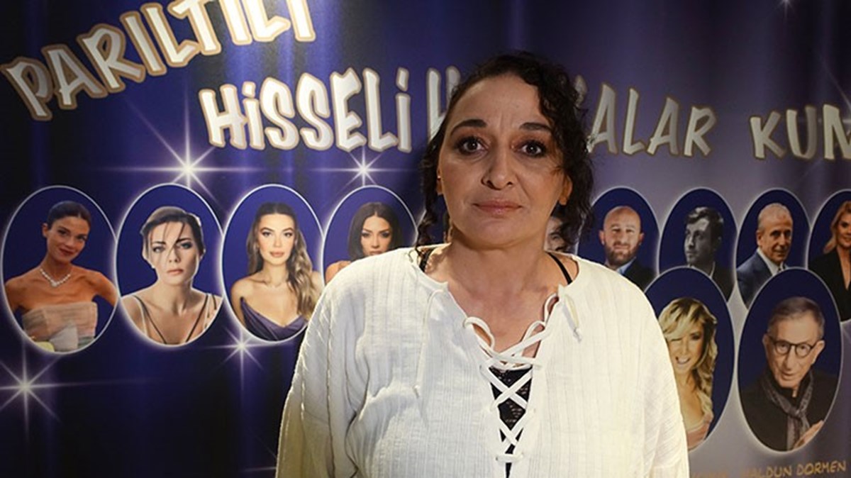 Oyunun yönetmenliğini Yeliz Yalçın üstlendi Oyunun yönetmenliğini Yeliz Yalçın üstlendi
