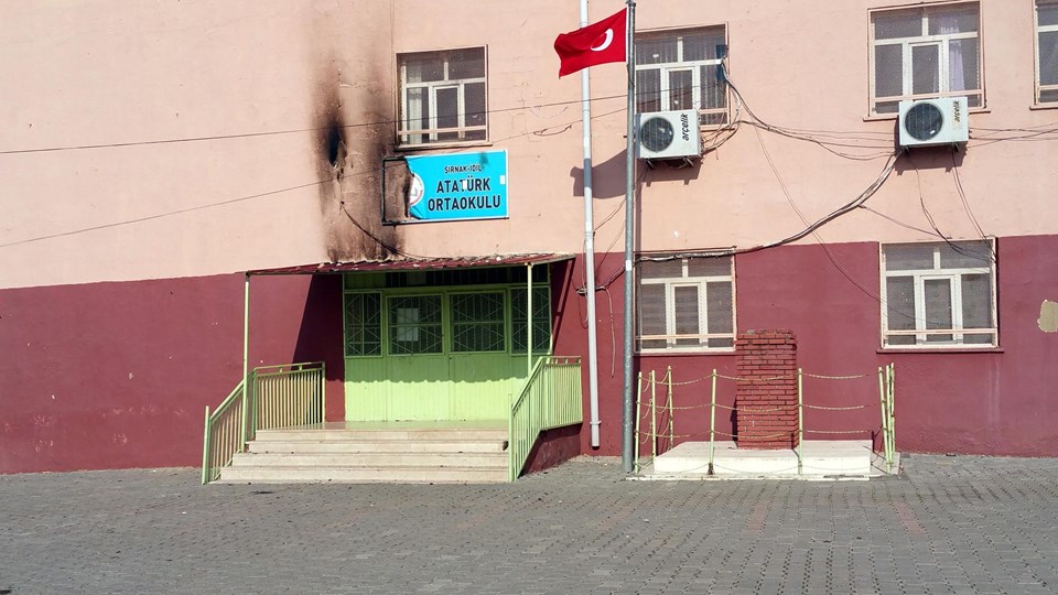 Şırnak'ta teröristler okullara saldırdı - 1