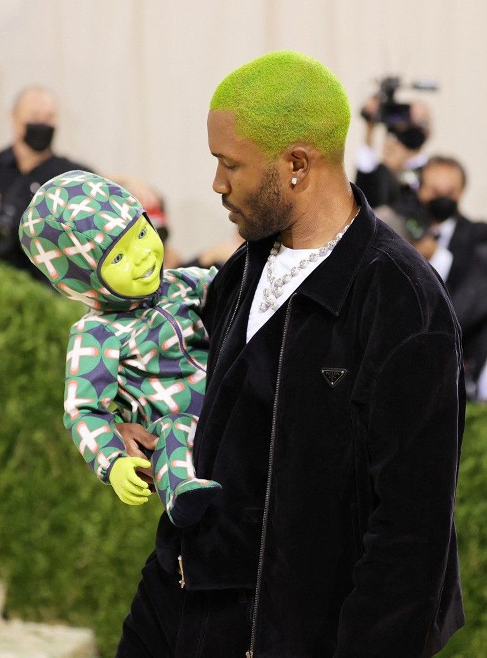 Frank Ocean 2021 MET Gala'ya robot bebekle katıldı - 2