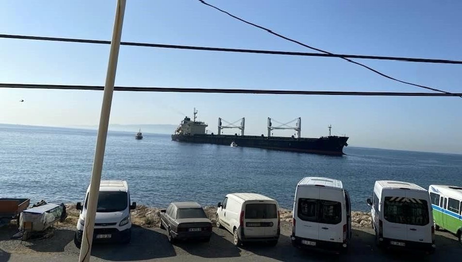 Kuru yük gemisi karaya oturdu