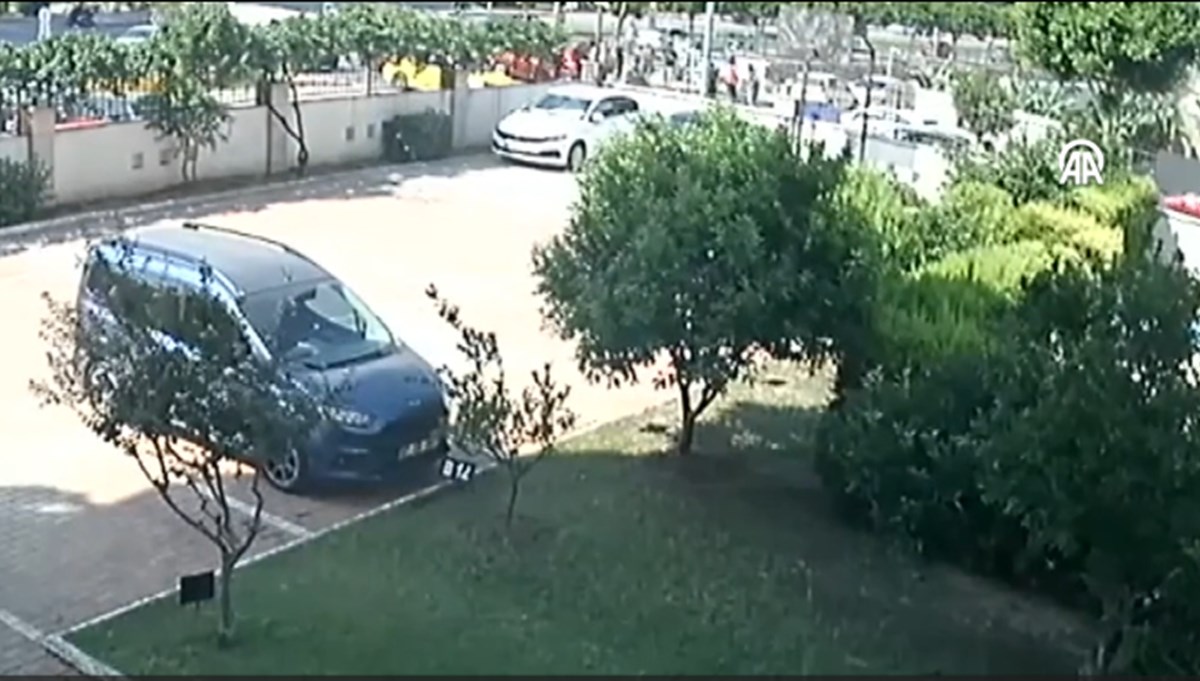 Antalyasporlu Naldo'nun oğlu ve kayınpederinin öldüğü kaza güvenlik kamerasında Antalyasporlu Naldo'nun oğlu ve kayınpederinin öldüğü kaza güvenlik kamerasında