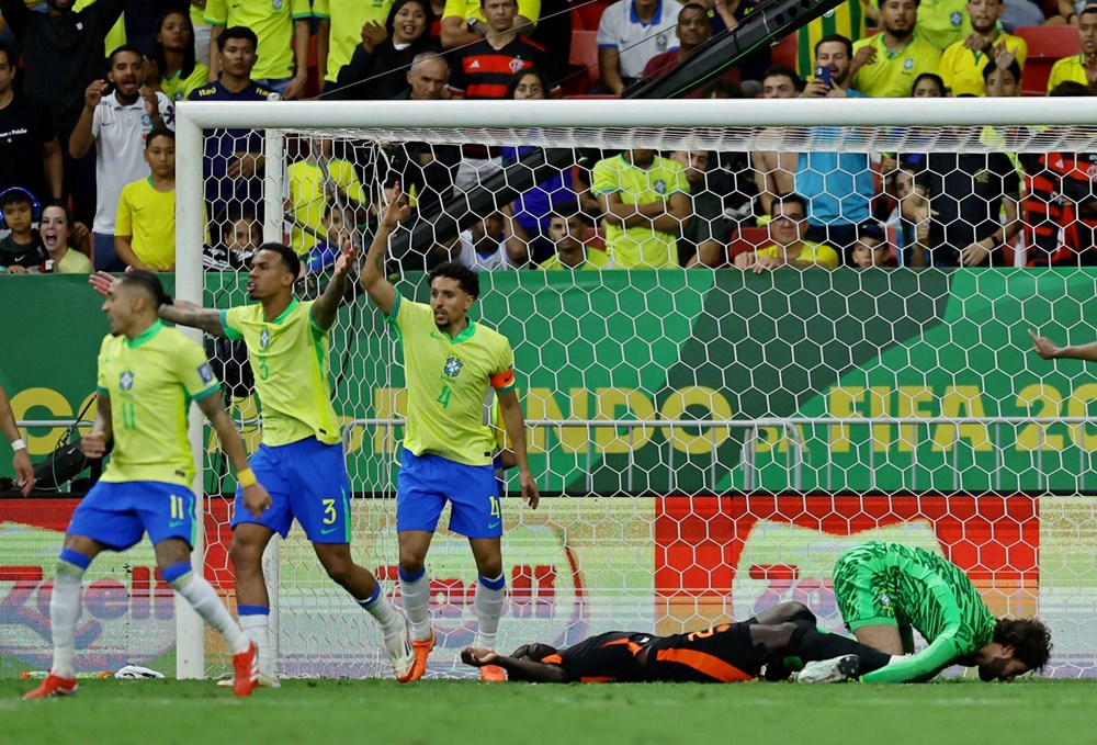 Davinson Sanchez Sahada Yığıldı Kaldı: Galatasaraylı Yıldızdan Korkutan Haber 76 jRB6MP2agke2MXtMvzXMWA