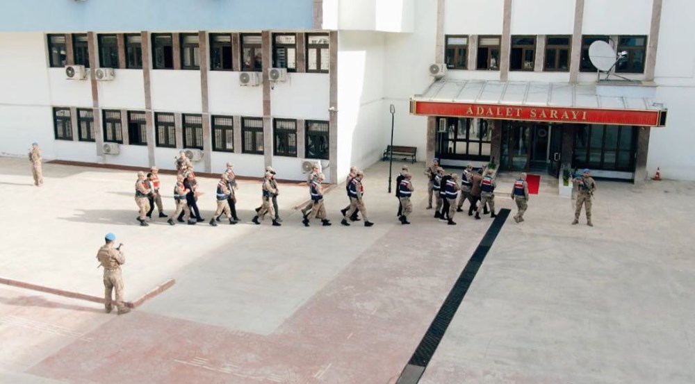 Papaz Kılığına Giren Dolandırıcılar Köylüyü Sahte Define Haritasıyla Milyonluk Vurgun Yaptı! 77 jRduaYkLHUGkTrOEp2OV9A