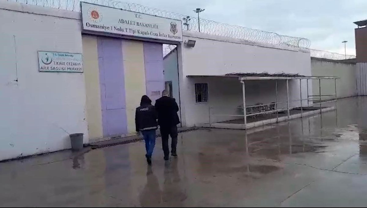 Otobüste uyuşturucu ile yakalanan yolcu tutuklandı Otobüste uyuşturucu ile yakalanan yolcu tutuklandı