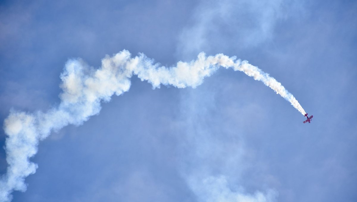 Türkiye'nin tek sivil kadın akrobasi pilotundan Cumhuriyet'in 100. yılını özel uçuş Türkiye'nin tek sivil kadın akrobasi pilotundan Cumhuriyet'in 100. yılını özel uçuş