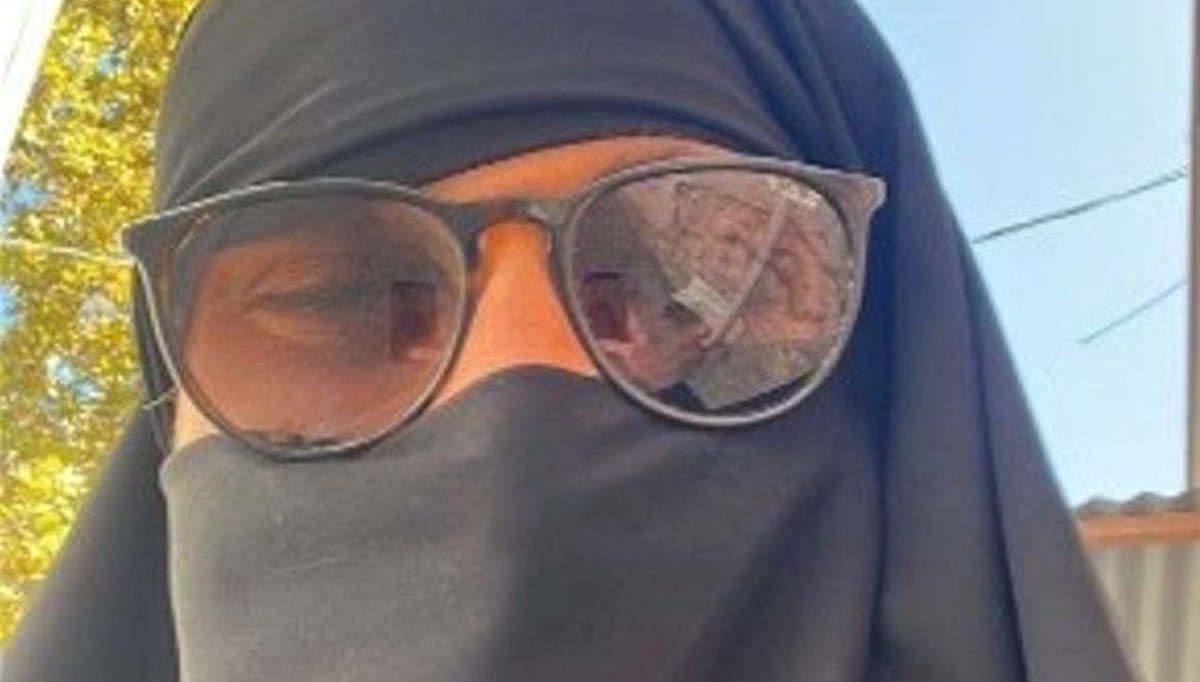 Çarşaf giyip gezen erkek gözaltına alındı