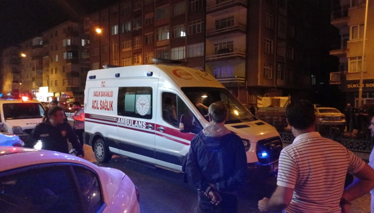 Kayseri'de bıçaklı kavga: 1 yaralı Kayseri'de bıçaklı kavga: 1 yaralı