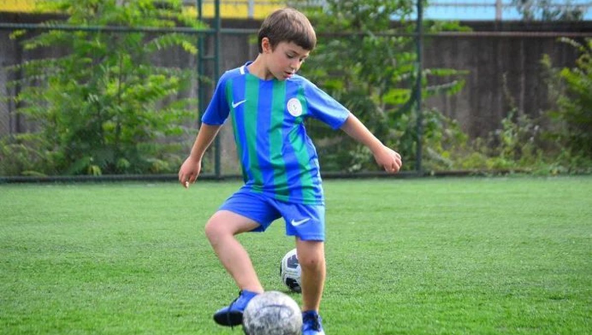 Üzerine kale direği devrilen Çaykur Rizespor'un 7 yaşındaki altyapı oyuncusu yaşamını yitirdi