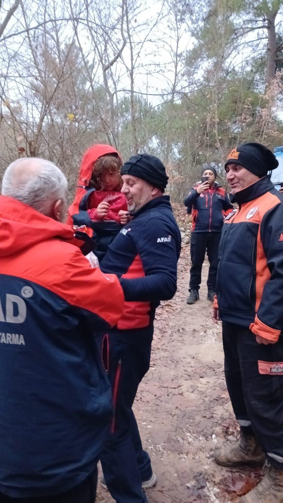 Ormanda kaybolan Alzheimer hastası babaanne ve torunlarından iyi haber - 1