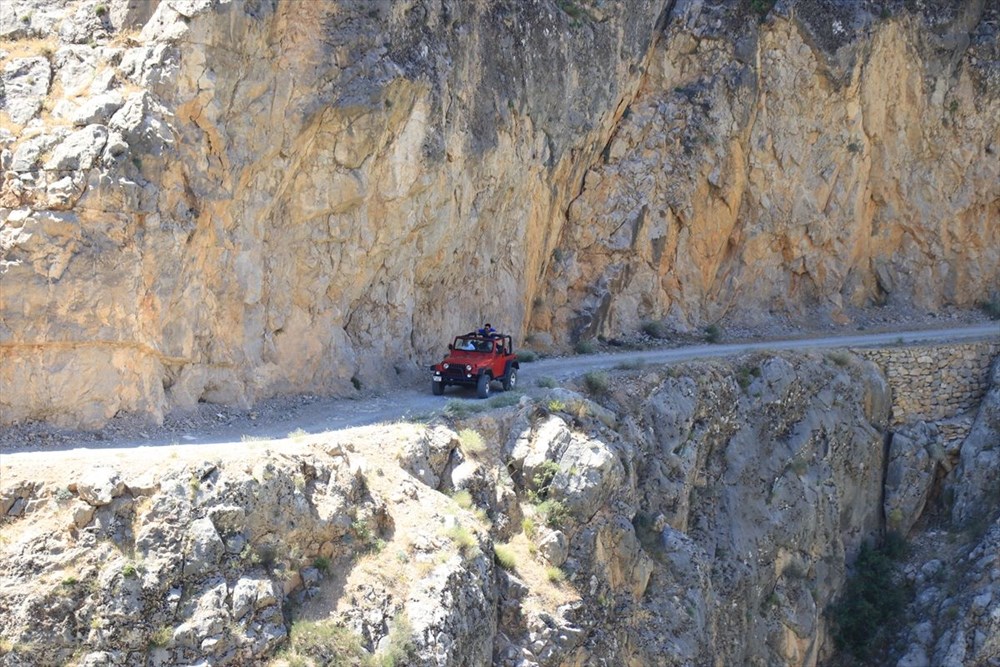 Erzincan'da yürekleri ağza getiren 'Taş Yolu': 132 yılda yapıldı - 10