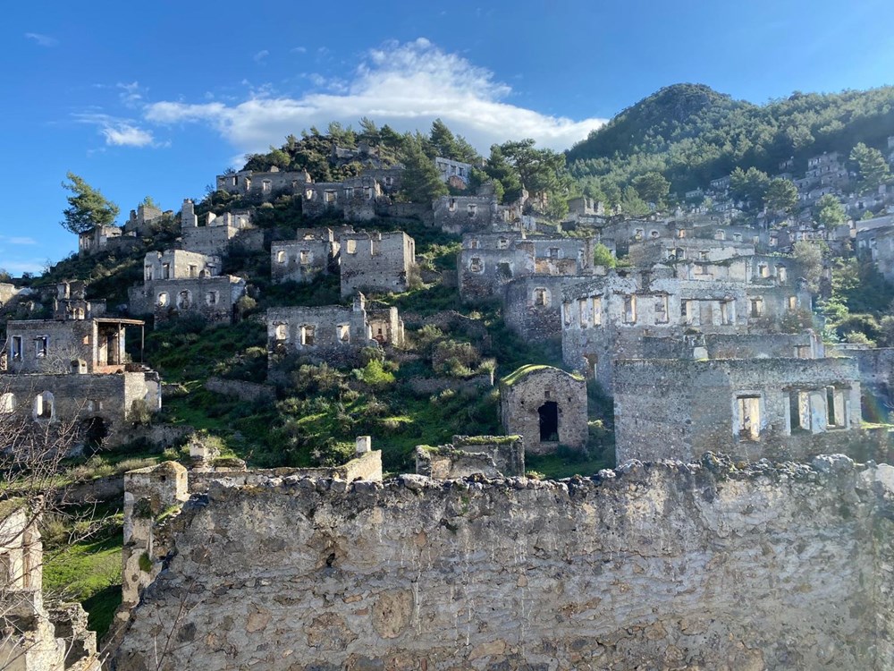 Despite the pandemic, the 'ghost village' is a tourist attraction - 10