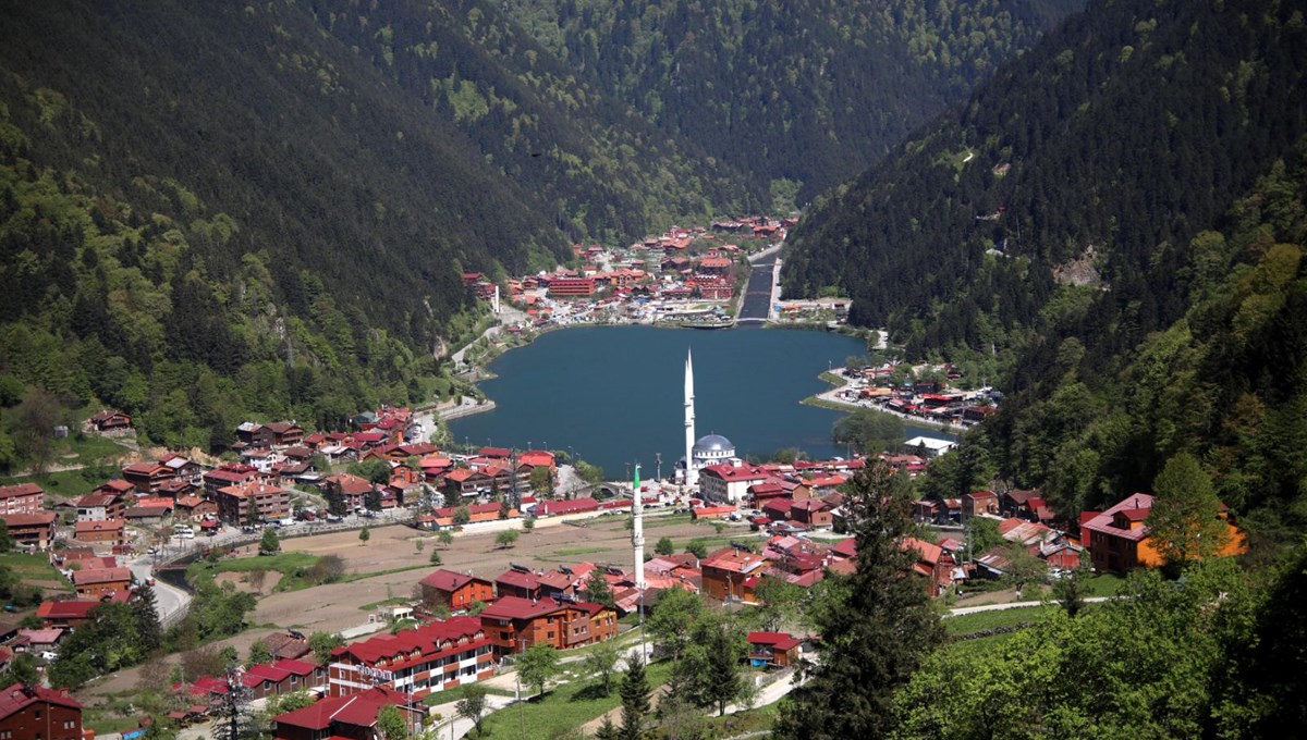 Uzungöl'de kaya düşmesine karşı çelik bariyer