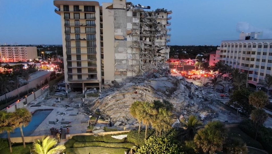ABD'de 12 katlı bina çöktü, 99 kişiden haber yok