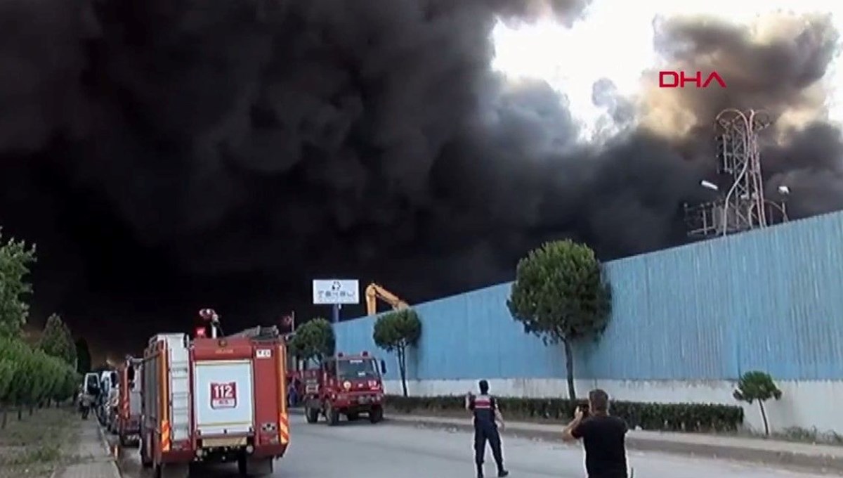 Manisa'da fabrika yangını Manisa'da fabrika yangını