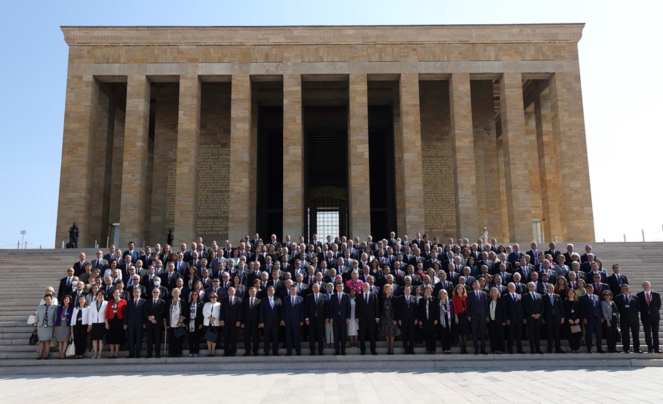 Çavuşoğlu: Ukrayna krizi Türkiye'nin önemini yeniden gösterdi - 1