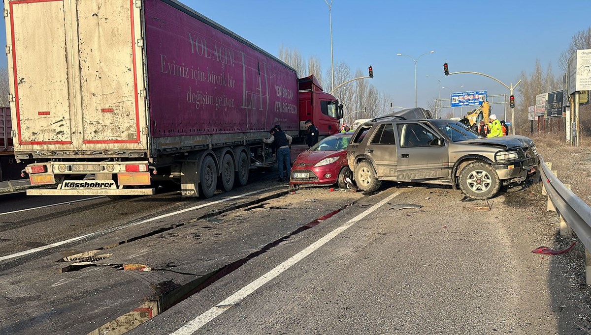 Kütahya'da zincirleme kaza Kütahya'da zincirleme kaza