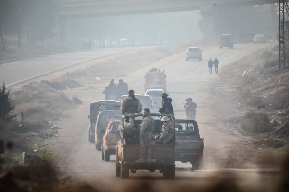 Suriye'de bugün: Silahlı gruplar Humus'a girdi, rejim güçleri Deyrizor'u YPG'ye devretti - 2