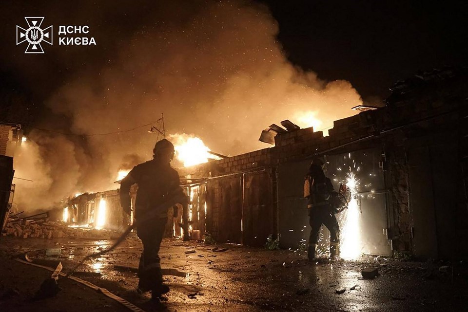Kiev'e en ölümcül saldırı: Zelenski apar topar Ukrayna'ya dönüyor - 1