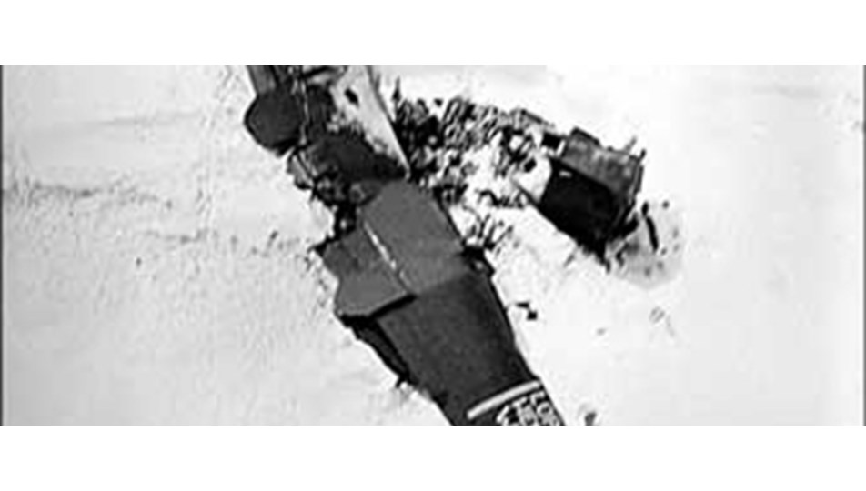 Buzulun altında yatan pilotlar kurtarılacak