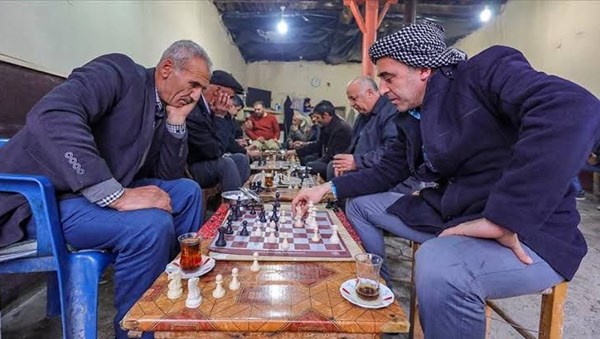 Van Bahçesaray'da 7'den 70'e herkes satranç oynuyor