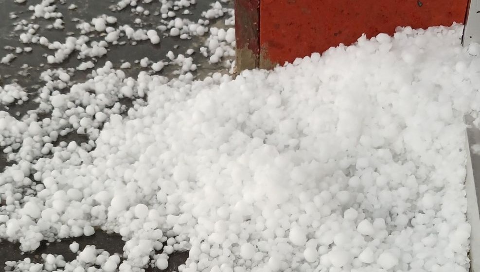 Ardahan'a dolu yağdı