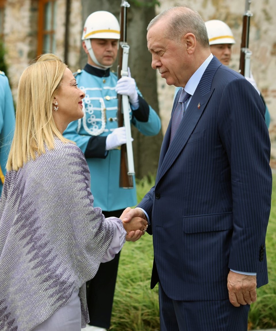 İstanbul'da Akdeniz zirvesi: Cumhurbaşkanı Erdoğan, Meloni ve Dibeybe ile görüştü - 1
