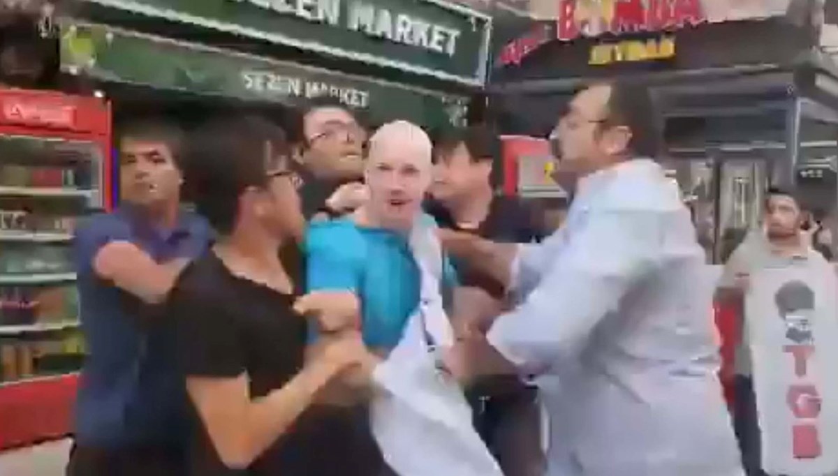 İzmir'de ABD askerinin başına çuval geçirildi İzmir'de ABD askerinin başına çuval geçirildi