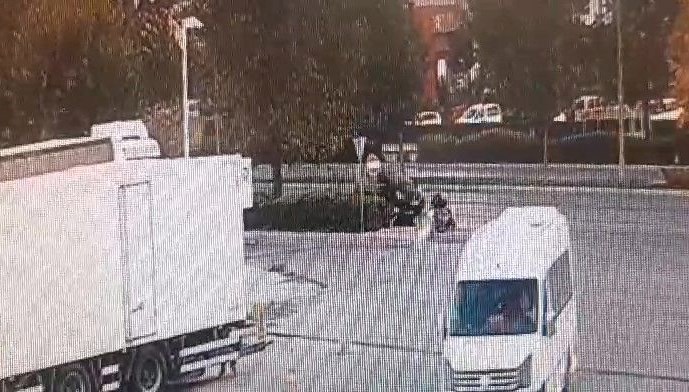 Yola dökülen yağı fark etmeyen motosiklet sürücüsü ölümden döndü