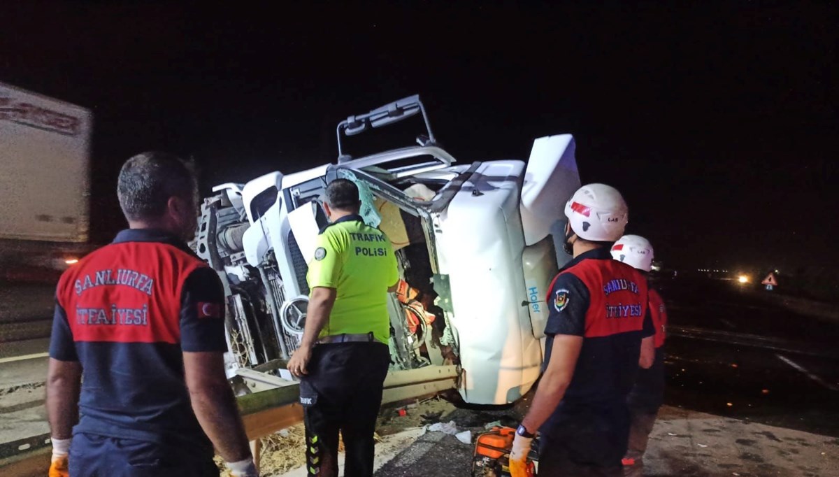 Şanlıurfa'da yakıt tankeri devrildi! Sürücü hayatını kaybetti