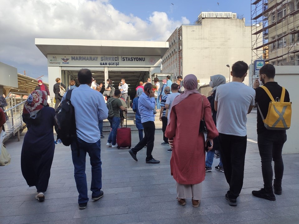 Marmaray'da kablolar yandı, seferler geçici olarak durduruldu - 2