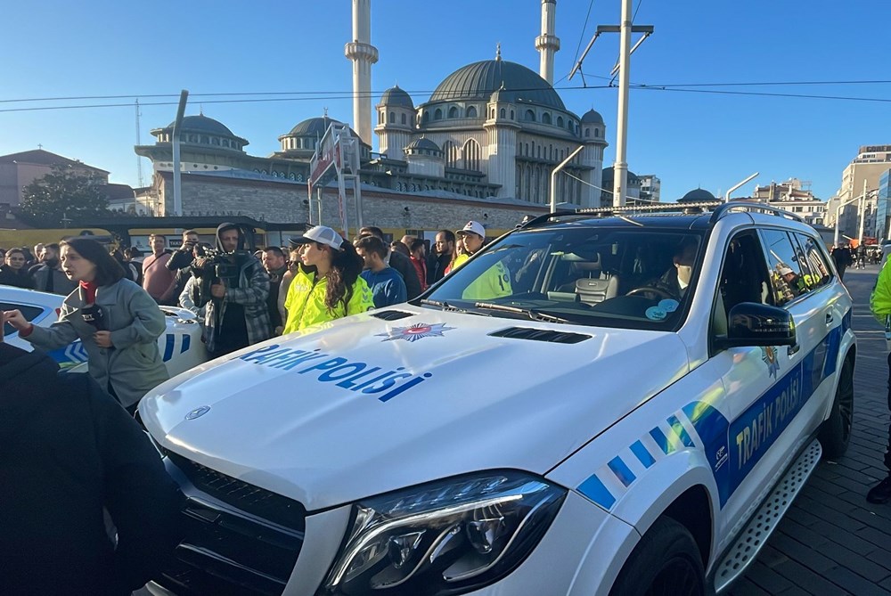 Ferrari devriyede: Vatandaşlar selfie çektiriyor (Bu lüks araçlar hangi çetelere ait?) - 9