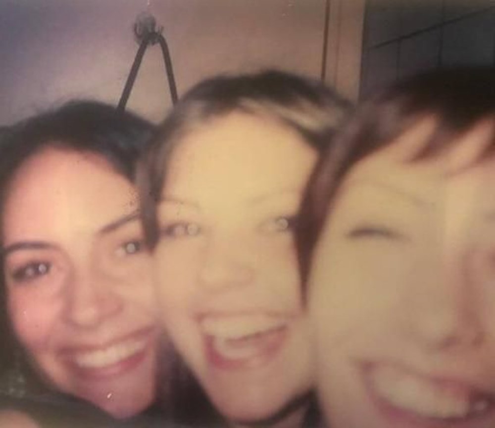 Nilgün Belgün takipçilerini geçmişe götürdü: Bu fotoğraf Marmaris'te çekildi (Ünlülerin çocukluk ve gençlik halleri) - 447