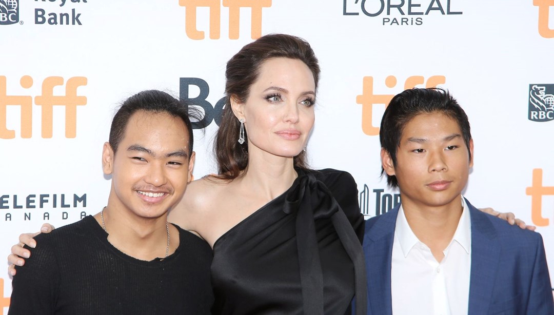 Angelina Jolie Without Blood filminin setinde oğullarıyla beraber çalışıyor