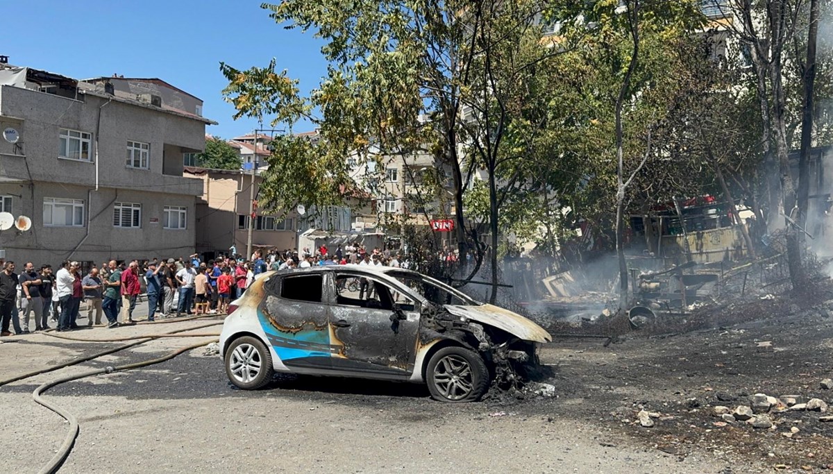 Gecekondudaki yangın, arabaya sıçradı