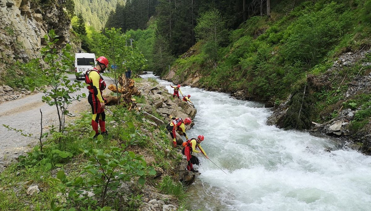Trabzon'da dereye düşen çocuk için seferberlik Trabzon'da dereye düşen çocuk için seferberlik