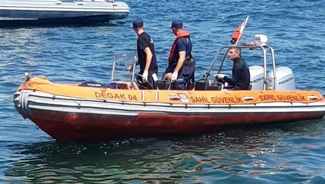 Büyükada'da sahilde ceset