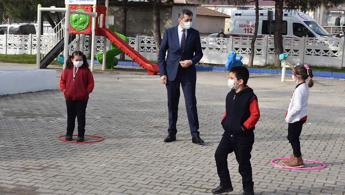 Bakan Selçuk: Okulları peyderpey açma kararımız devam ediyor